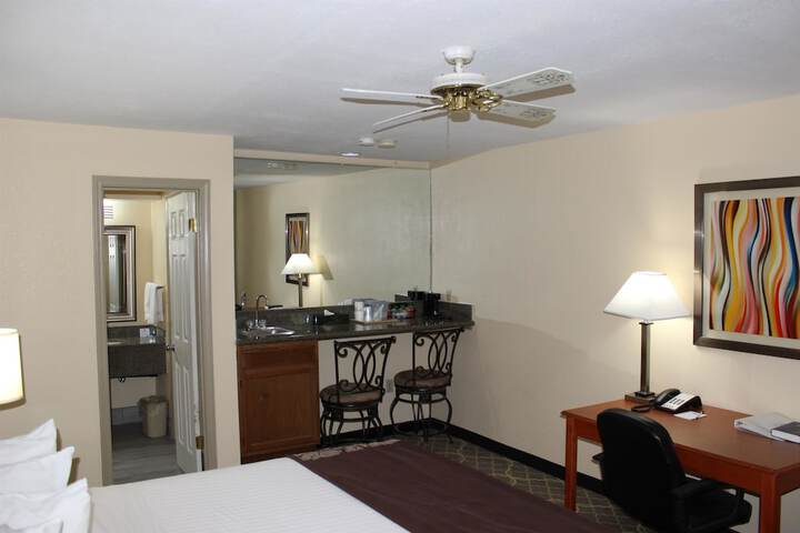 1 King Bed - Wireless High Speed Internet Accessible Microwave and Refrigerator, Coffee Mak (1 of 23)