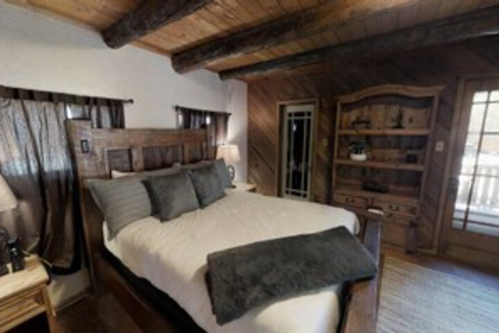 Room 13 of 19