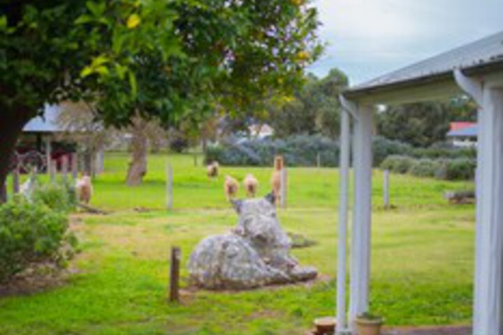 Hotel Exterior 10 of 19