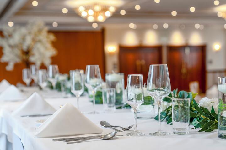 Ballroom/Hall 76 of 88