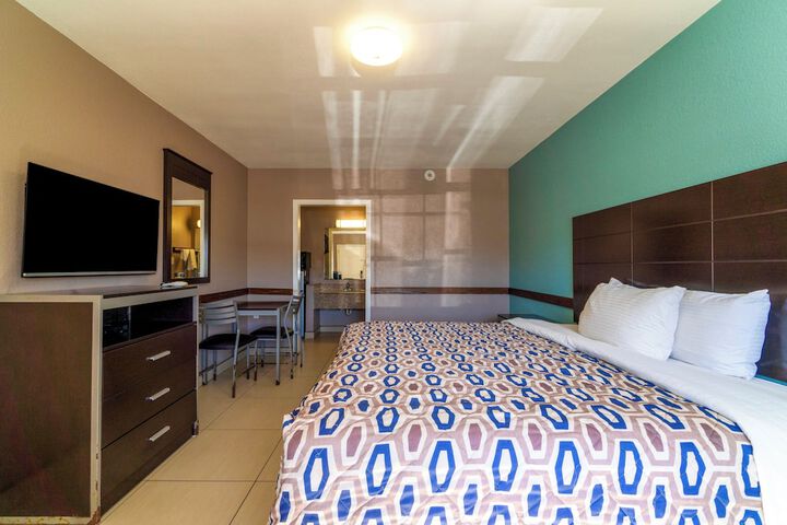 Room 18 of 43