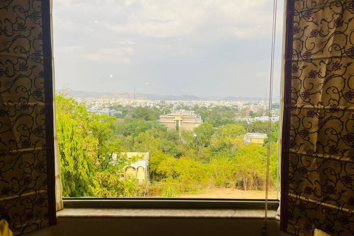Room 27 of 101