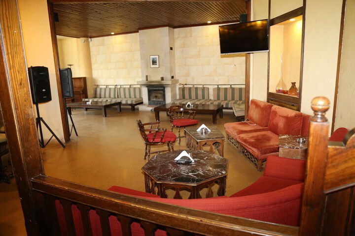 Lounge 39 of 54