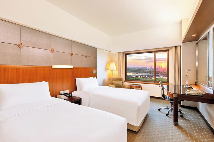 Room 34 of 110