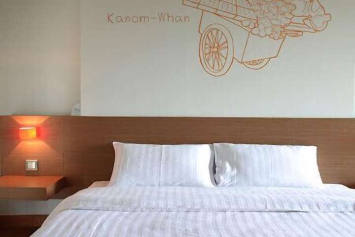 Room 12 of 32