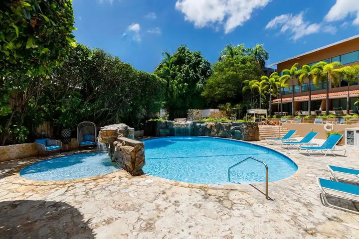 Pool 13 of 32