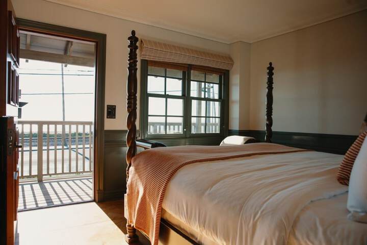 Room 17 of 105