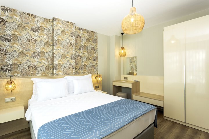 Room 6 of 73
