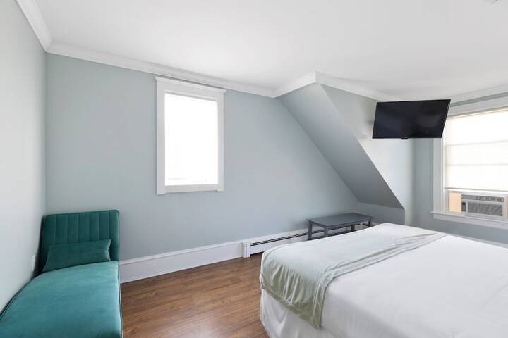 Room 7 of 106
