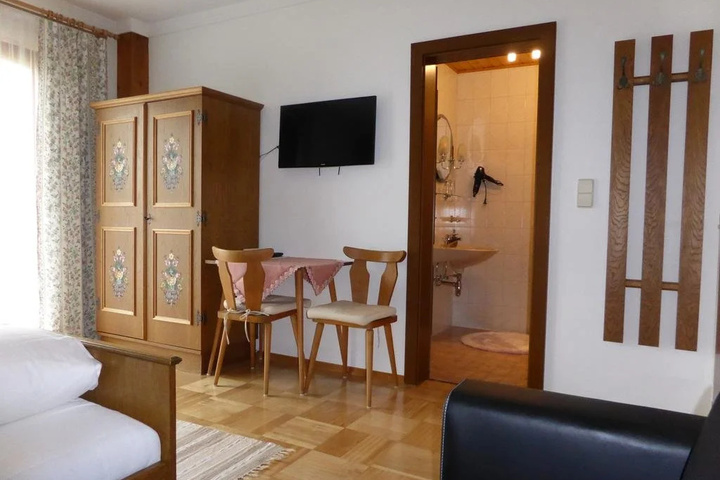 Room 2 of 13