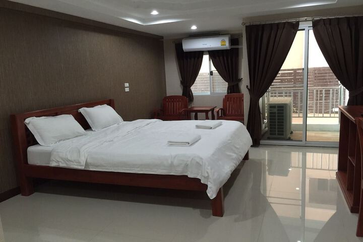 Room 11 of 17