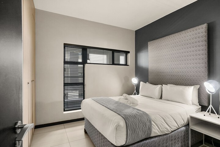 Room 40 of 215