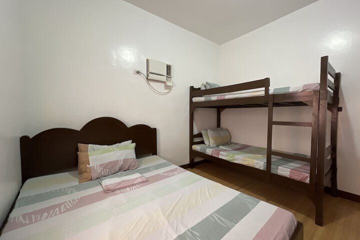 Room 51 of 200