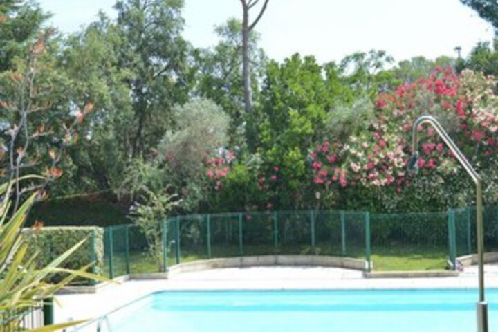 Pool 28 of 37