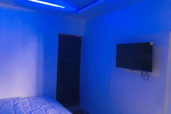 Room 9 of 24