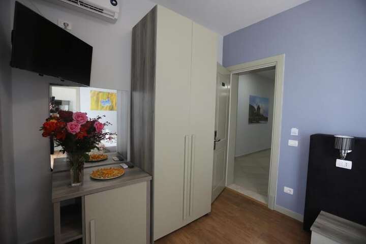 Room 16 of 66