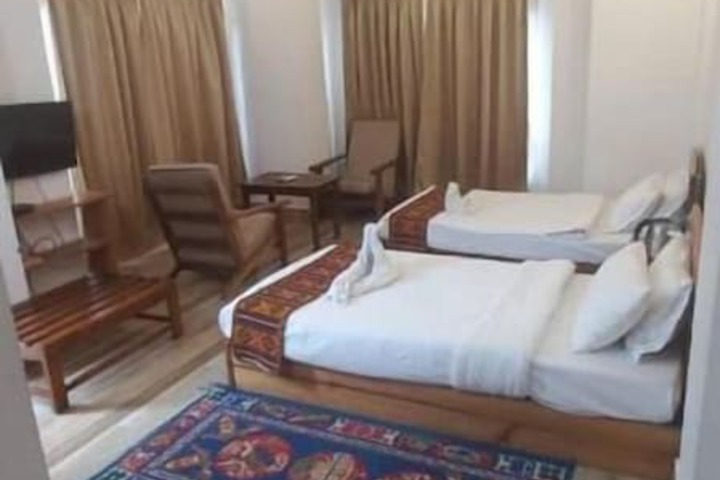 Room 2 of 9