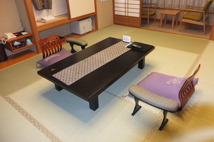 Room 5 of 77