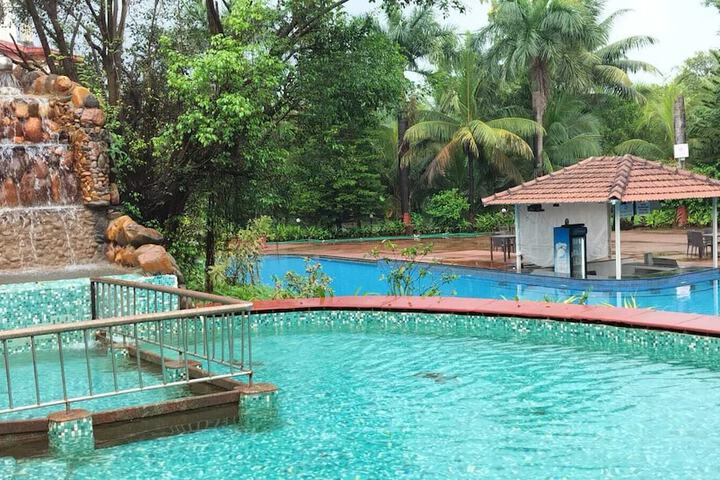 Pool Hotel