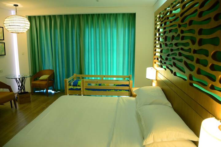 Room 9 of 100