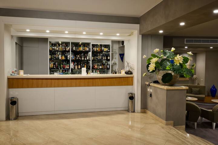 Lounge 47 of 63