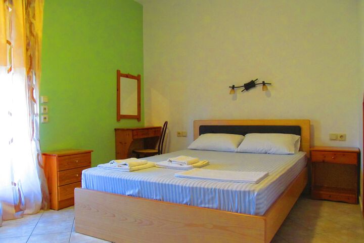 Room 4 of 28