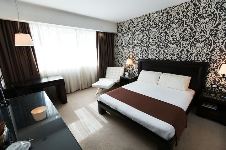 Room 9 of 36