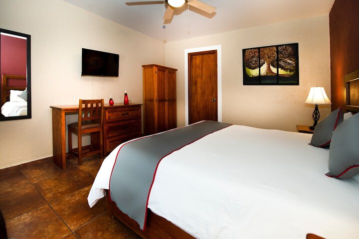 Room 12 of 38