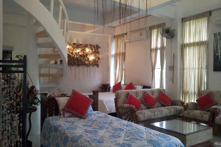 Room 10 of 150