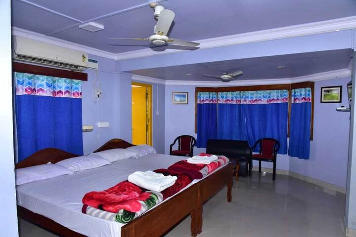 Room 12 of 18