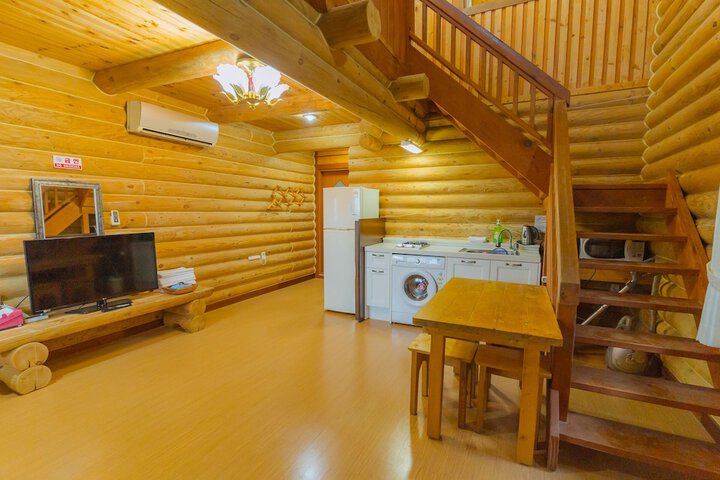 Room 4 of 79