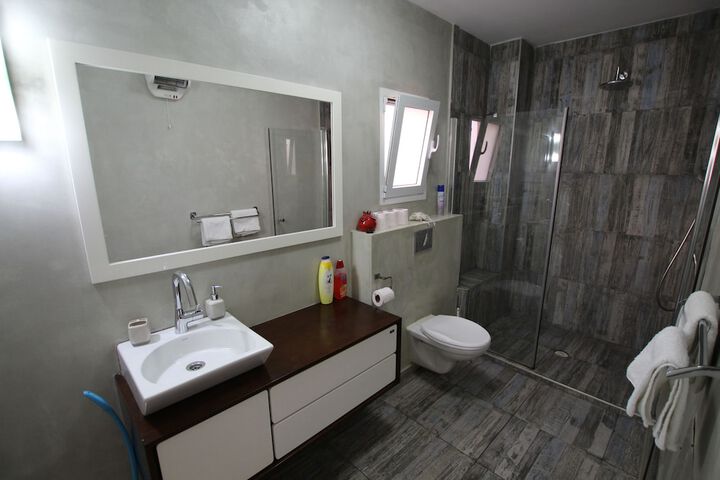 Room 26 of 37