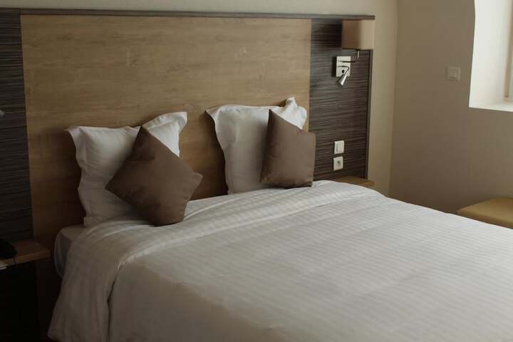 Room 32 of 61