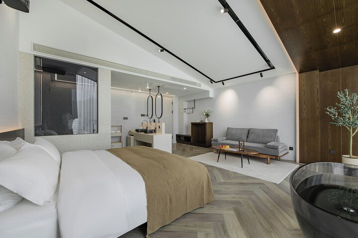 Room 16 of 119
