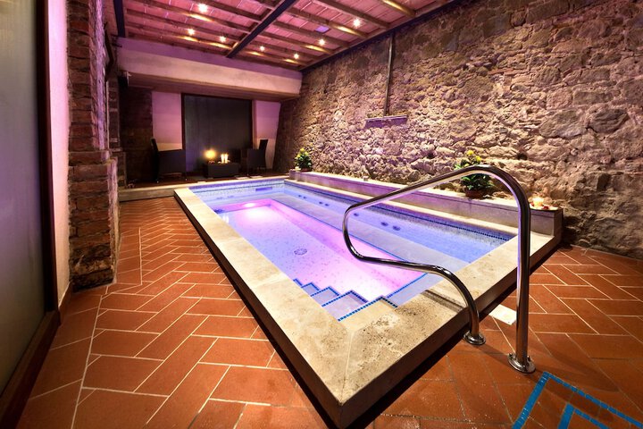 Pool 150 of 185