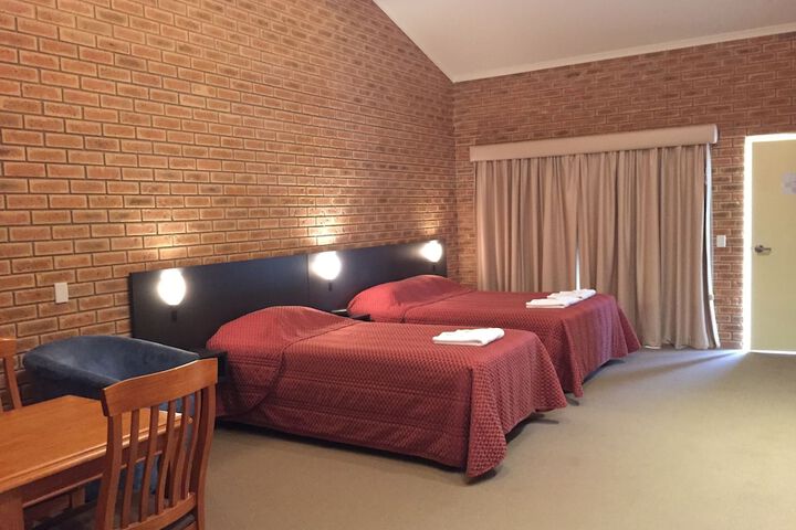 Room 11 of 33