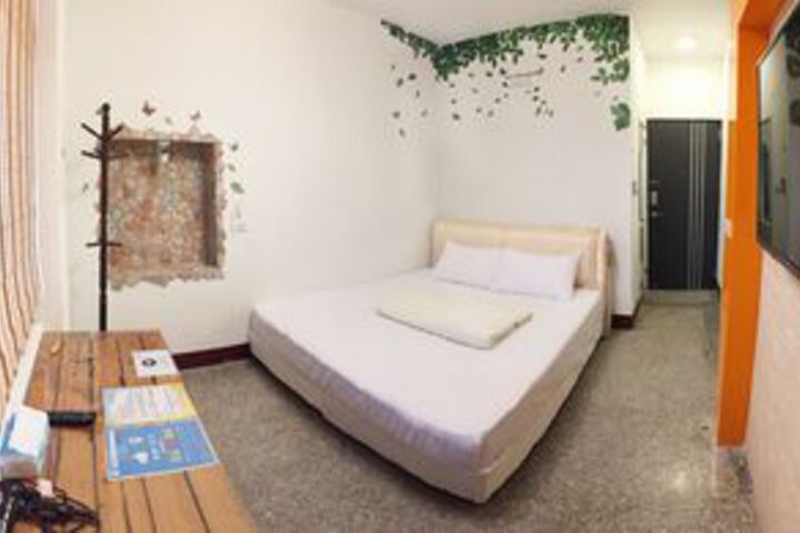 Room 16 of 33