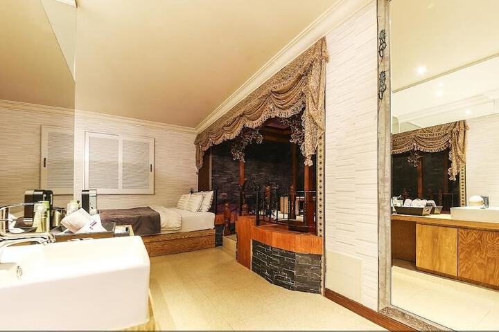 Room 4 of 57