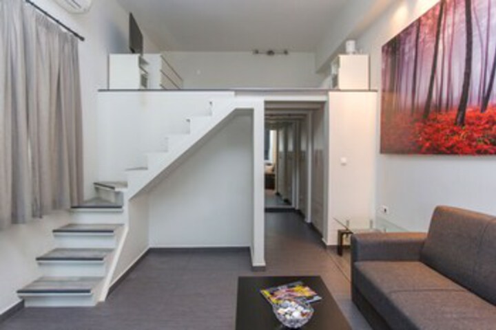 Room 11 of 27