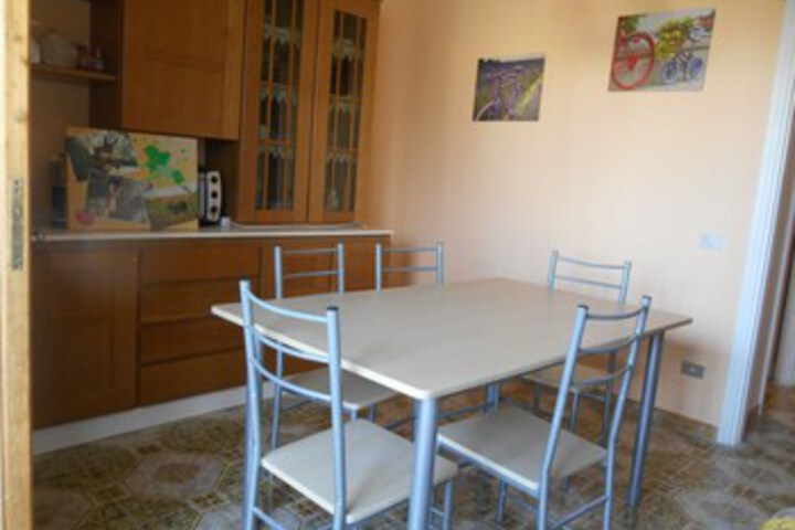 Room 10 of 30