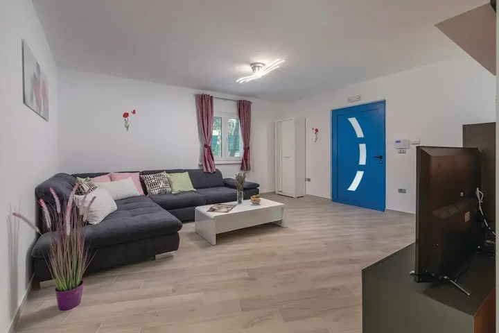 Room 2 of 15
