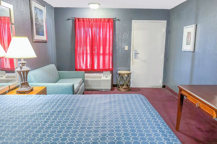 1 King Bed (12 of 21)