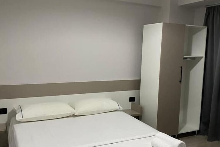 Room 19 of 39