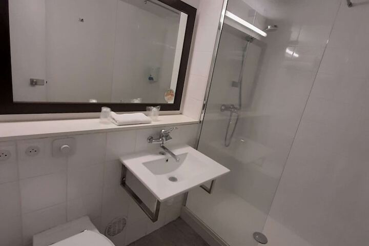 Room 26 of 48