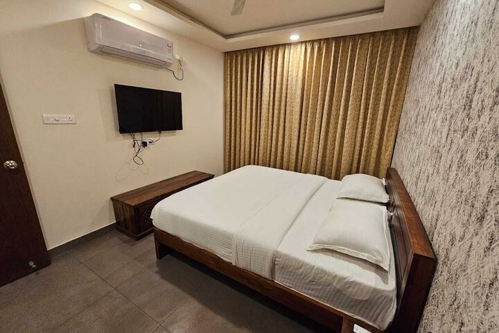 Room 13 of 25