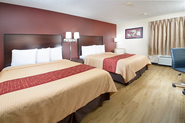 Deluxe 2 Queen Beds (5 of 5)