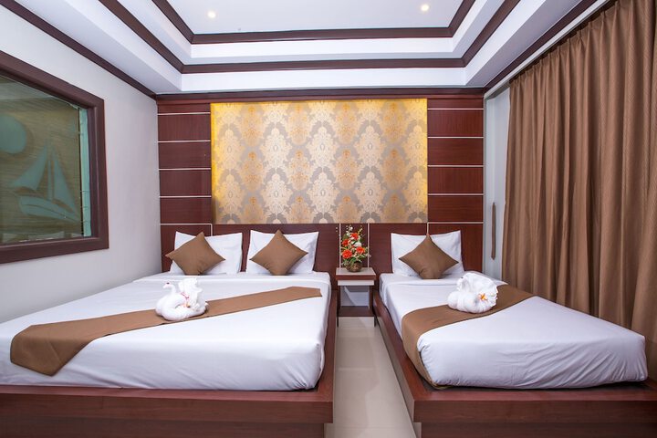 Room 27 of 83