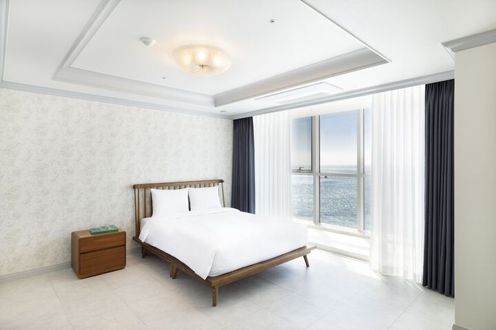Room 3 of 94