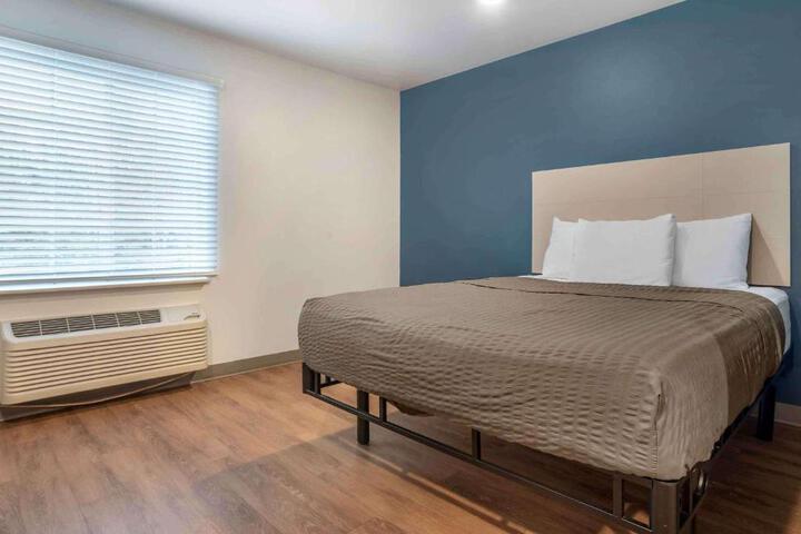 Standard Studio 1 Queen Bed (10 of 12)
