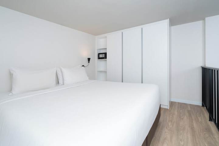 Room 35 of 131